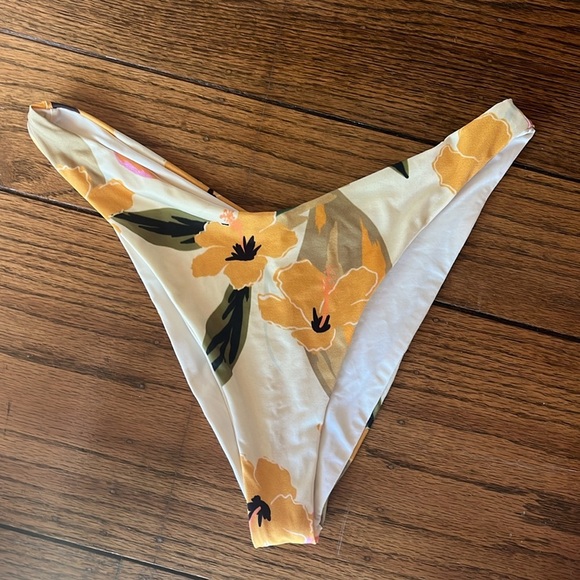 L Space Sandy Bikini Bottoms Size M - Picture 11 of 16